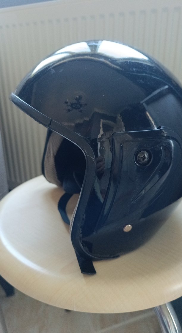 Siyah Deri Kemerli Motosiklet Kaskı - Görsel 2