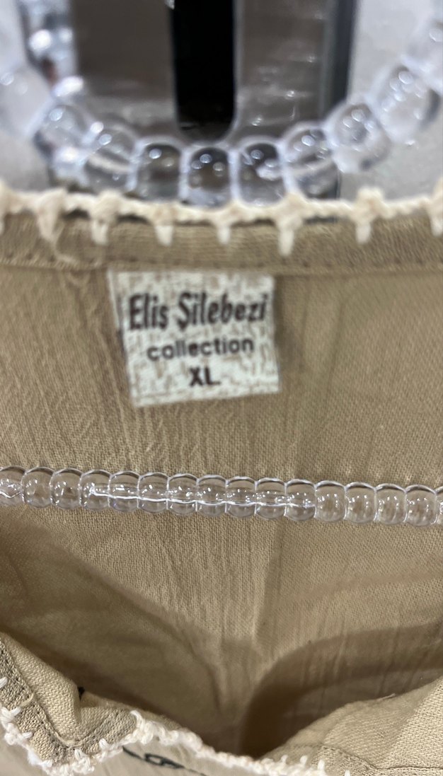 Nakışlı Zincir Detaylı Bej Keten Bluz - Görsel 3