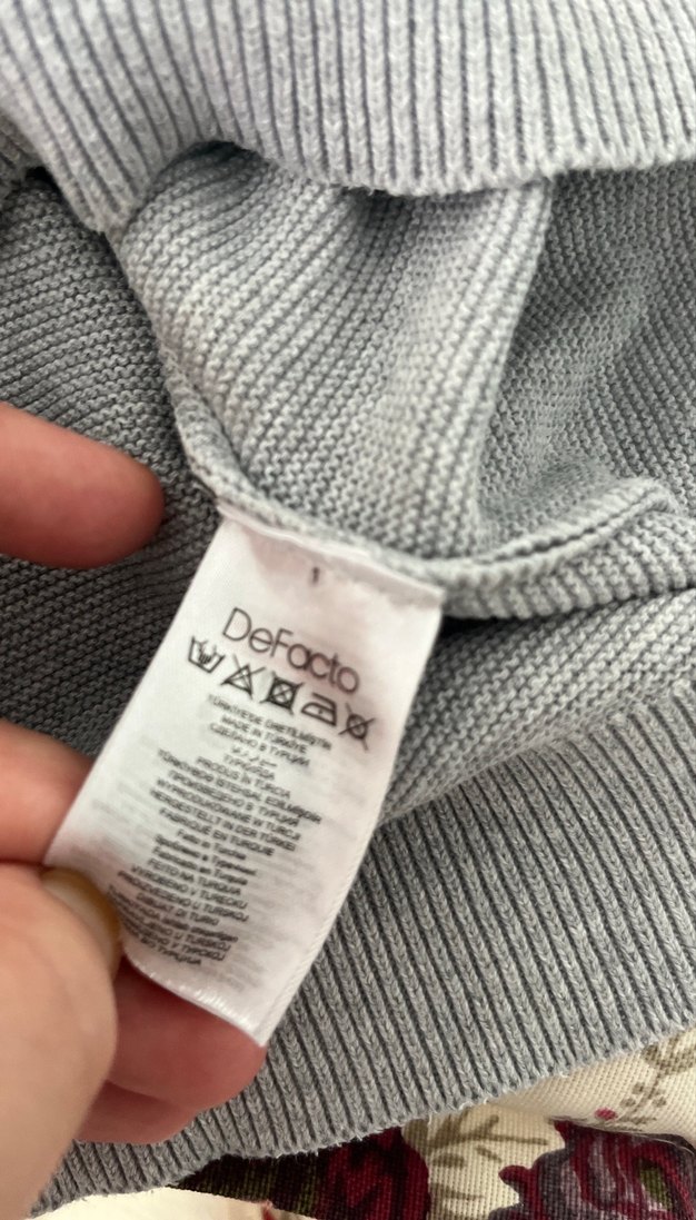 Gri Düğmelierkek çocuk kazak - Görsel 5