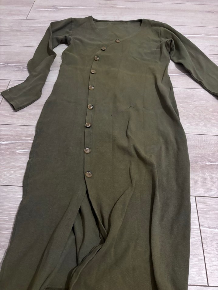 Düğmeli V Yaka Uzun Elbise - Görsel 2