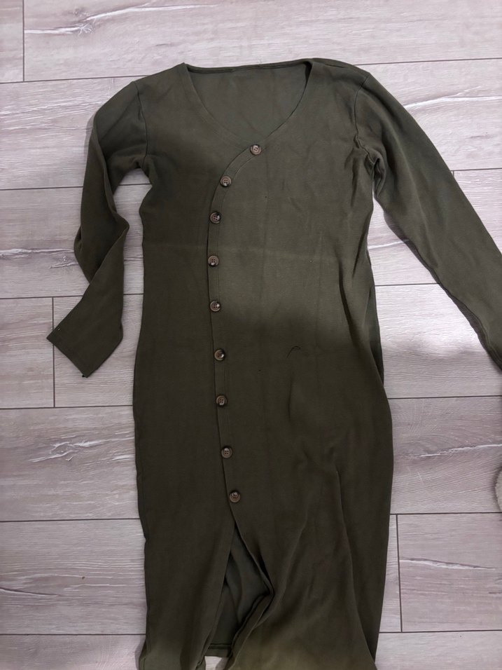 Düğmeli V Yaka Uzun Elbise - Görsel 4