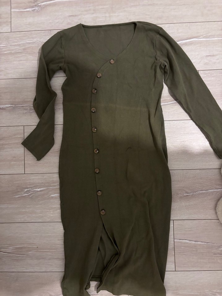 Düğmeli V Yaka Uzun Elbise - Görsel 5