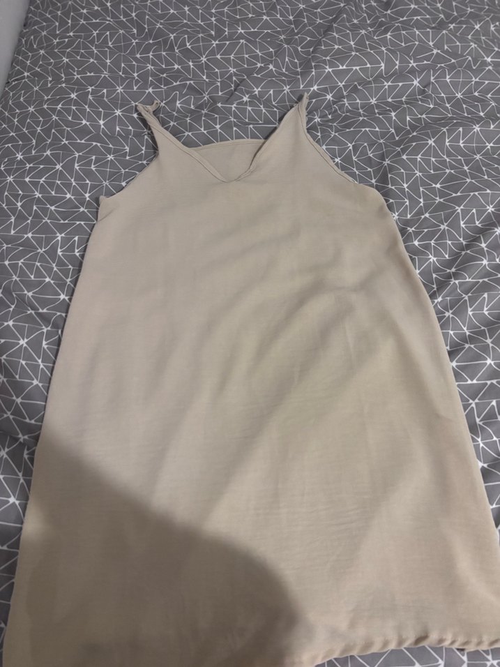 Bej V Yaka Kolsuz elbise - Görsel 4