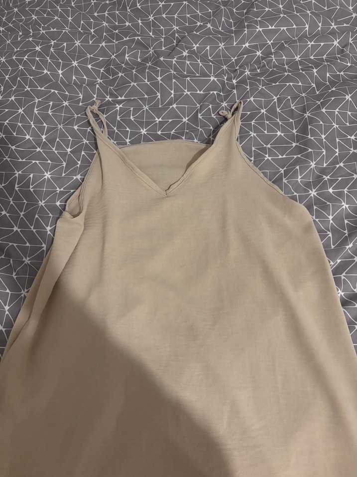 Bej V Yaka Kolsuz elbise - Görsel 3