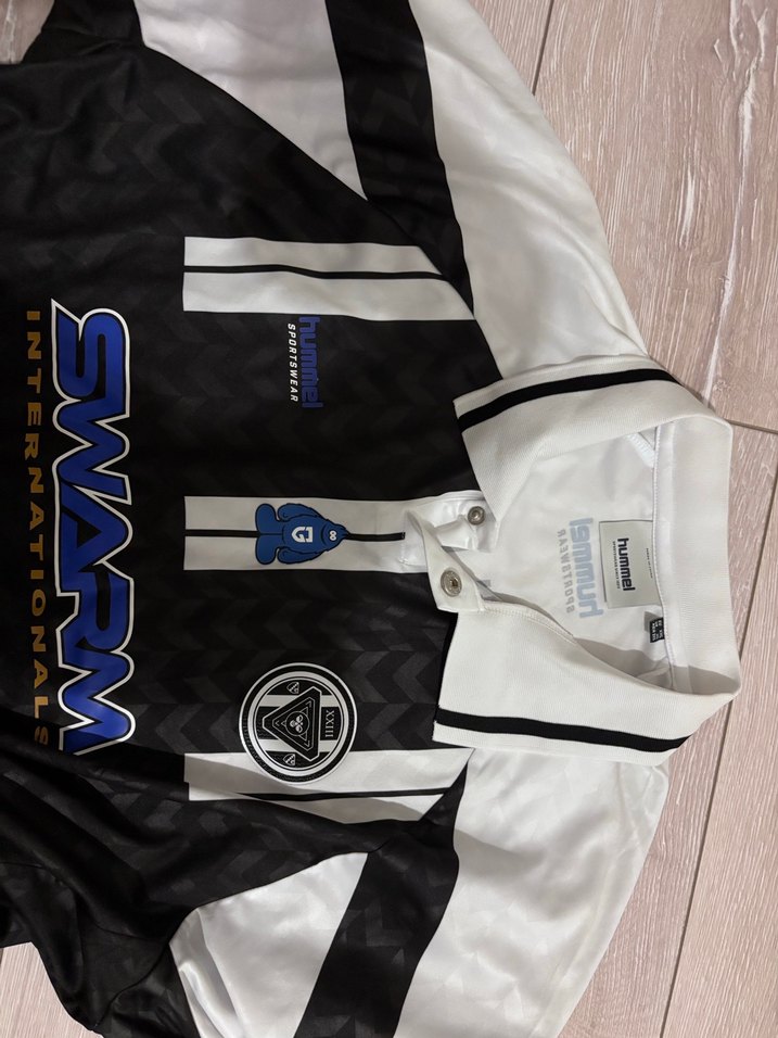 Hummel Siyah-Beyaz Desenli Kısa Kollu Forma - Görsel 4