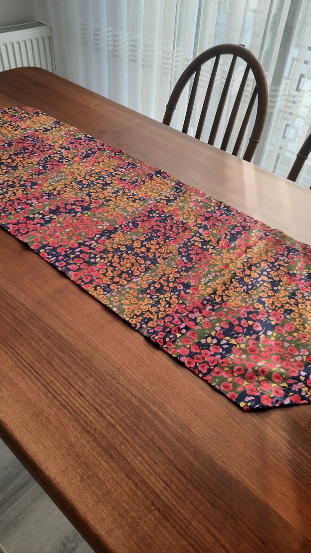 Çok Renkli Batik Desenli Masa Örtüsü - Görsel 4