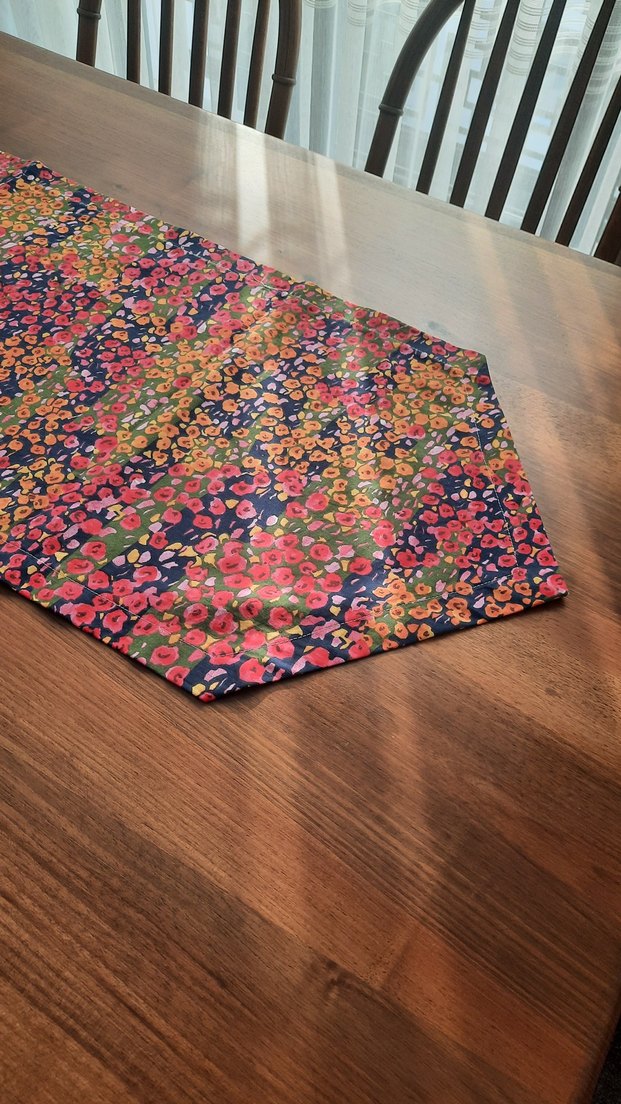 Çok Renkli Batik Desenli Masa Örtüsü - Görsel 5