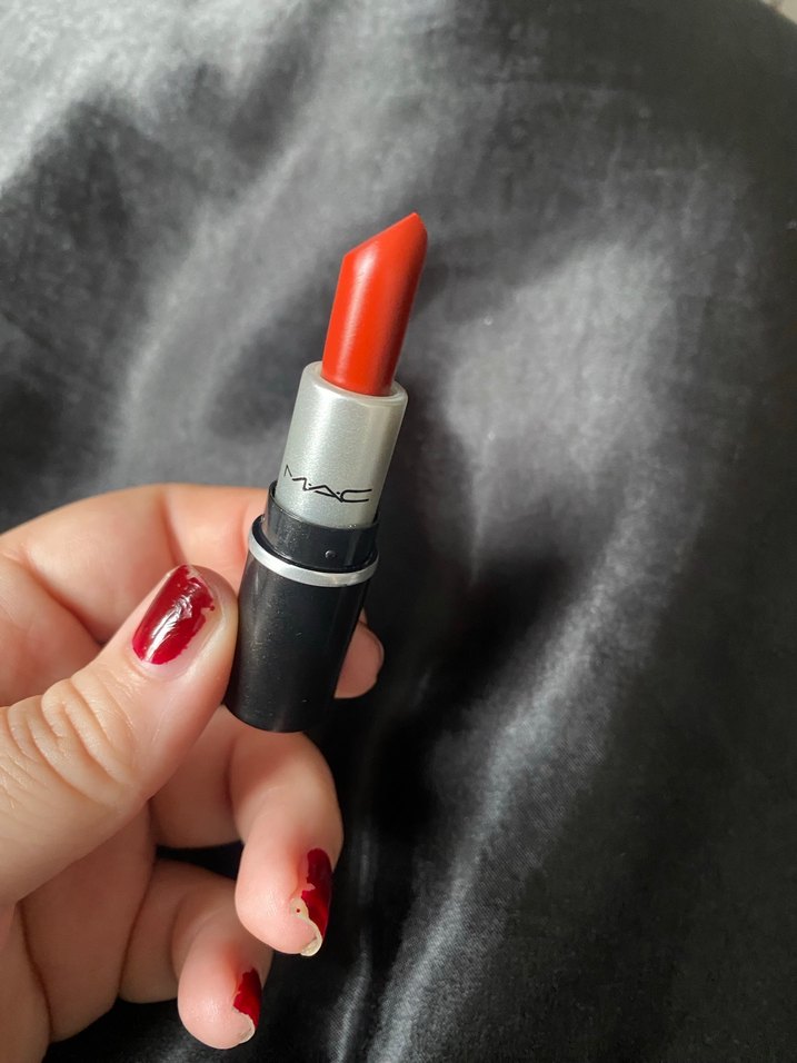 MAC Kırmızı Ruj - Görsel 3