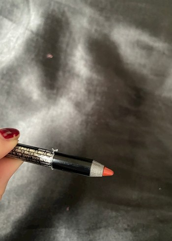 Emilly Koyu Kırmızı Dudak Kalemi - Görsel 4