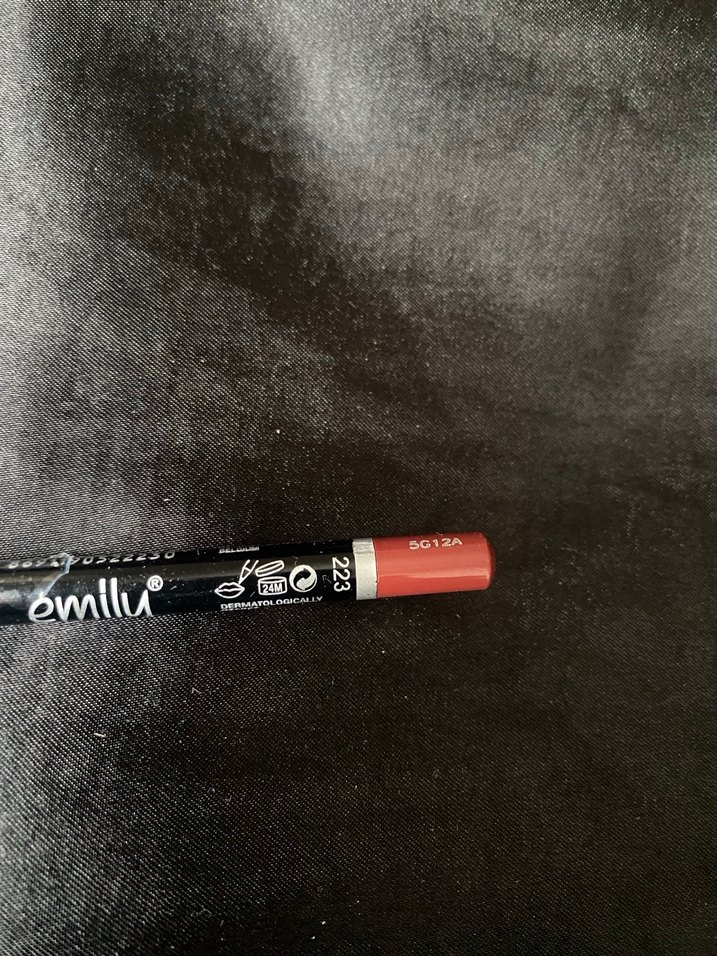 Emilly Koyu Kırmızı Dudak Kalemi - Görsel 2