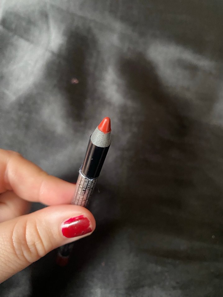 Emilly Koyu Kırmızı Dudak Kalemi - Görsel 3