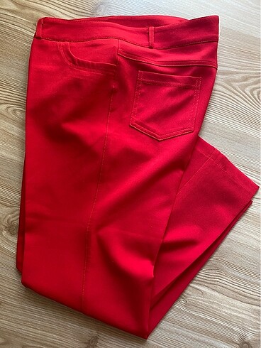 Kırmızı pantalon