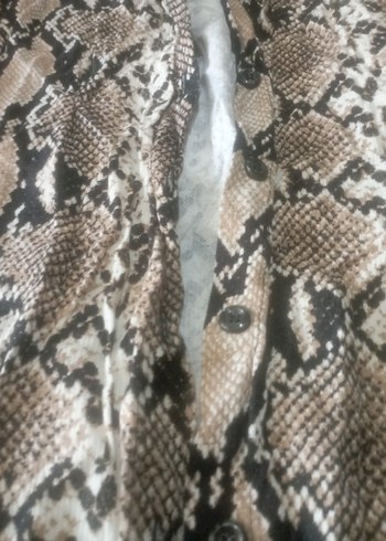 Düğmeli Yılan Desenli Kadın Uzun Kollu Gömlek - Görsel 2