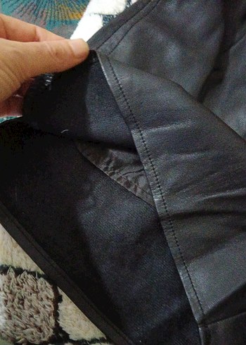 Kadın Siyah Deri Mini Şort - Görsel 3