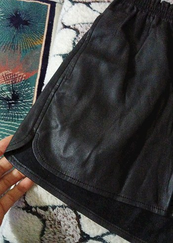 Kadın Siyah Deri Mini Şort - Görsel 2