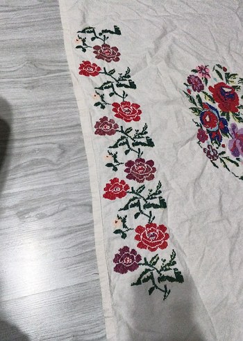 Nakışlı Beyaz Masa Örtüsü - Görsel 3