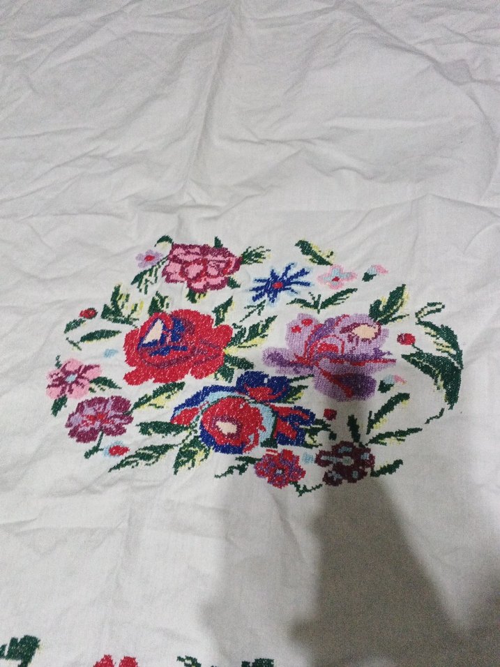 Nakışlı Beyaz Masa Örtüsü - Görsel 2