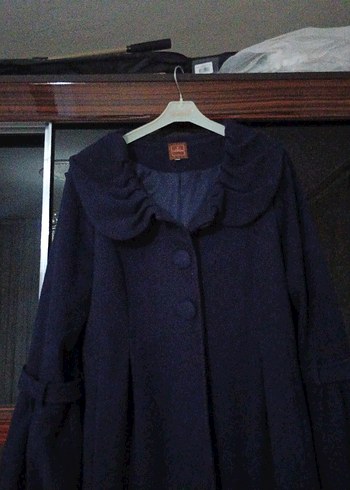 Fırfırlı Kol ve Yaka Detaylı Lacivert Kaban - Görsel 2