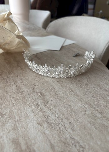 Beden beyaz Renk Kristal Taşlı Gelin Tacı