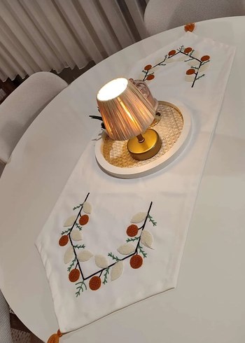 English Home Nakışlı Beyaz Masa Örtüsü