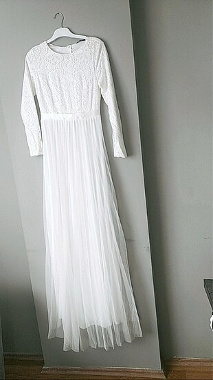 Beyaz renk elbise