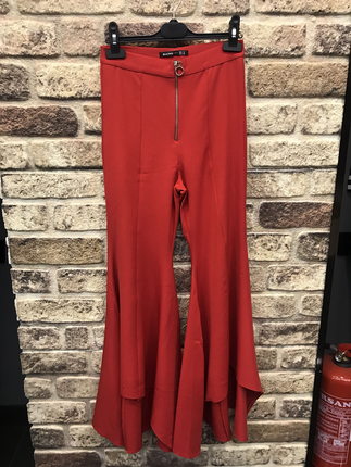 Diğer Paçaları volanlı pantolon