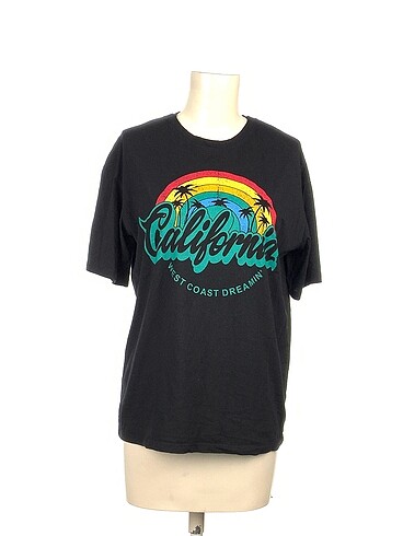 Diğer T-shirt %70 İndirimli.