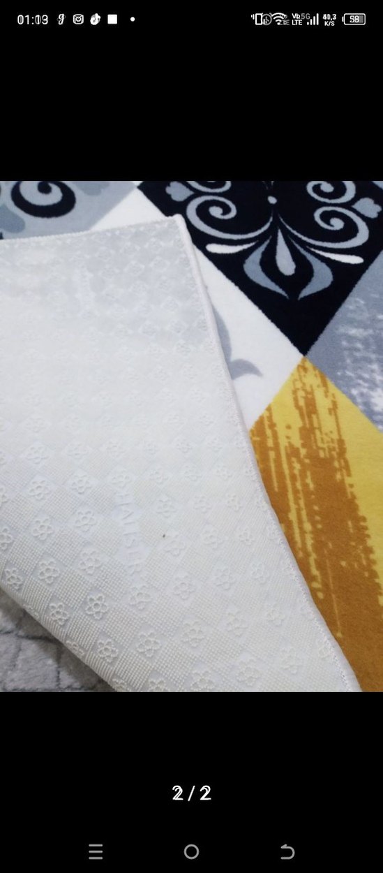 Gri ve Sarı Desenli Çağdaş Halı - Görsel 2