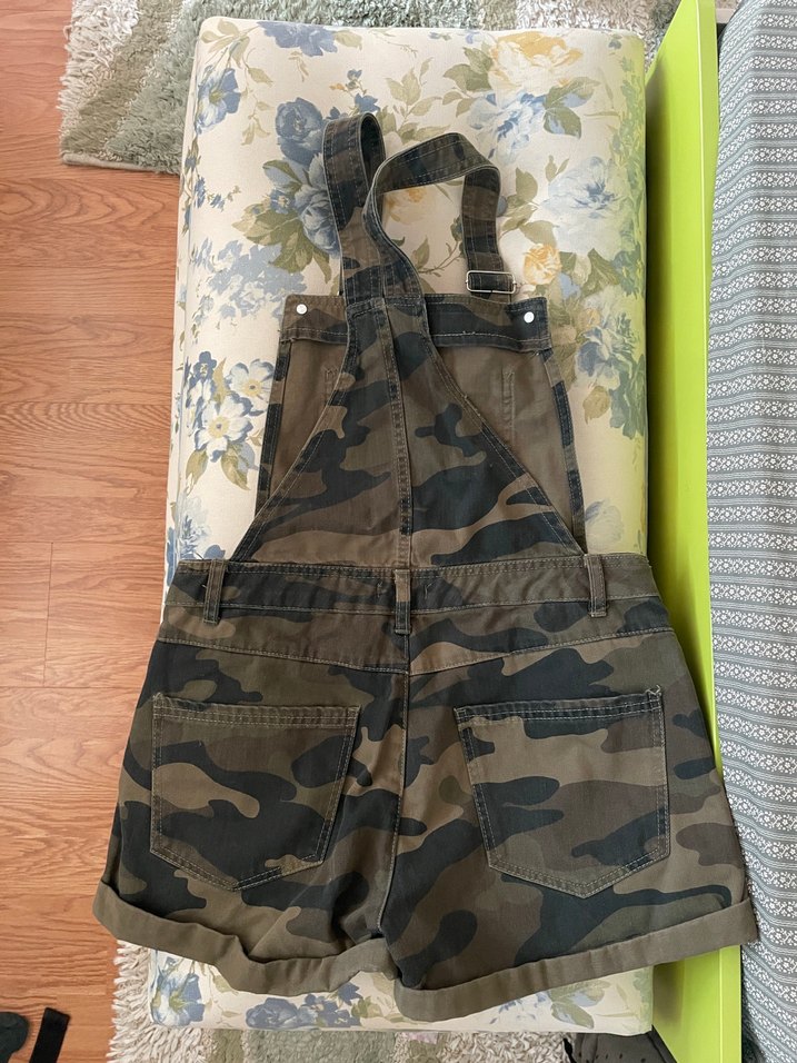 Bershka Kadın Kamuflaj Kısa Askılı Tulum Salopet - Görsel 2