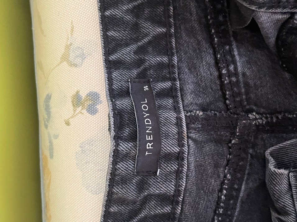 Siyah Bol Kesim Mini Kot Şort - Görsel 3