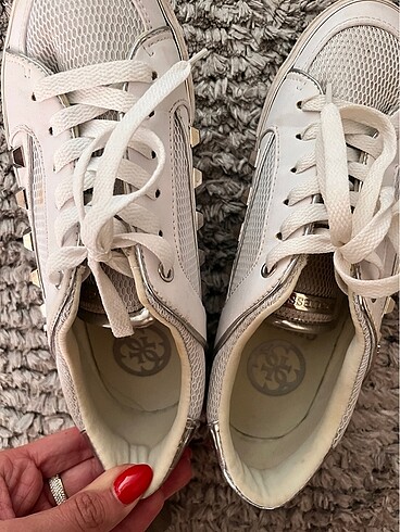 38 Beden beyaz Renk Guess beyaz 38 sneakers