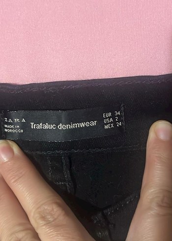 Siyah Yırtmaçlı Dar Kesim Kadın jean Pantolon - Görsel 4