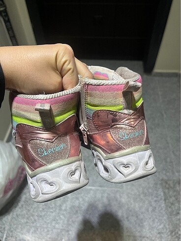 32 Beden pembe Renk Skechers ayakkabı