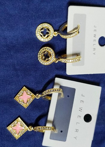 Altın Renkli Payetli Mini Küpeler