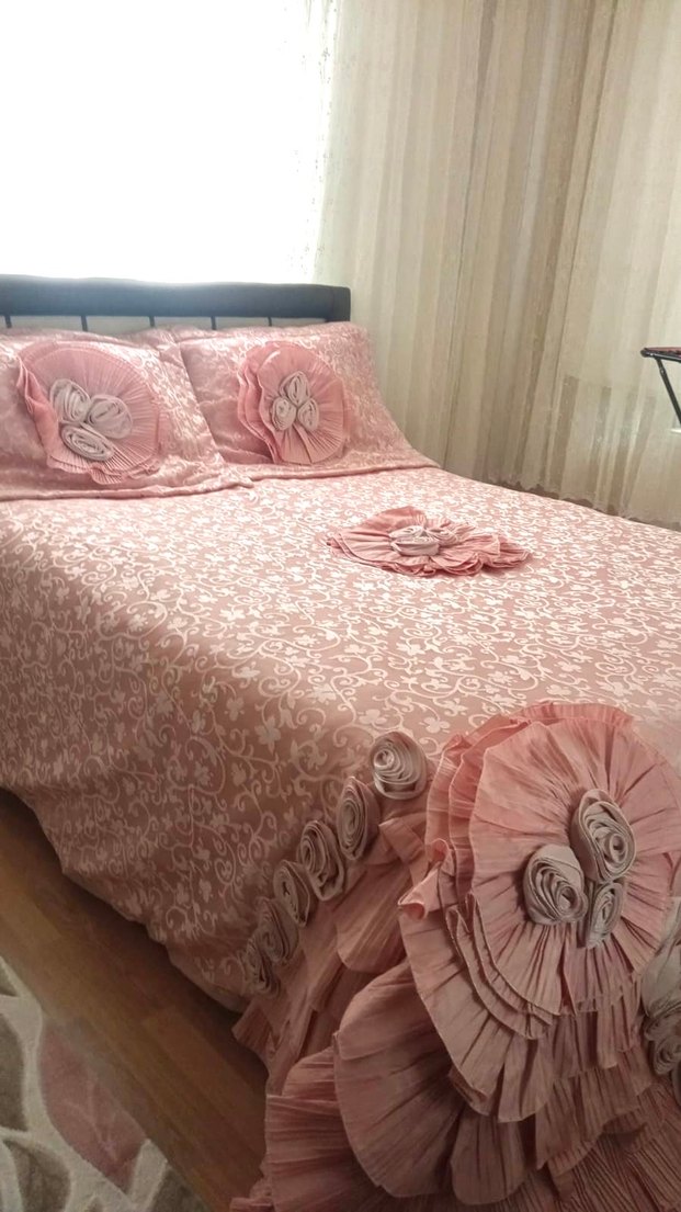 Pembe Çiçek Desenli Yatak Örtüsü - Görsel 4