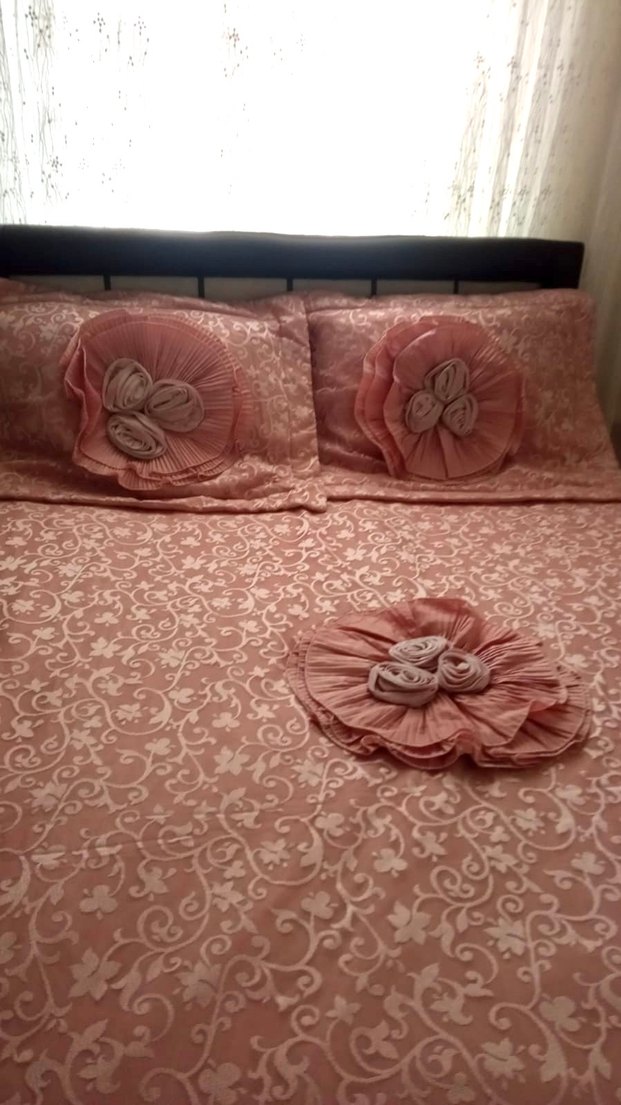 Pembe Çiçek Desenli Yatak Örtüsü - Görsel 3