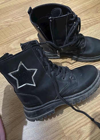 Siyah Deri Bağcıklı Bot kız çocuğu - Görsel 4