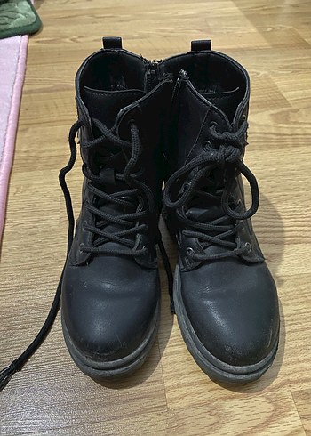Siyah Deri Bağcıklı Bot kız çocuğu - Görsel 5