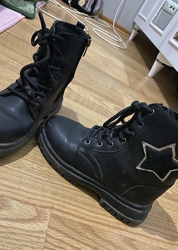 Siyah Deri Bağcıklı Bot kız çocuğu - Görsel 3