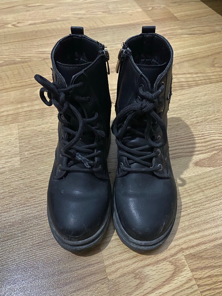 Siyah Deri Bağcıklı Bot kız çocuğu - Görsel 2