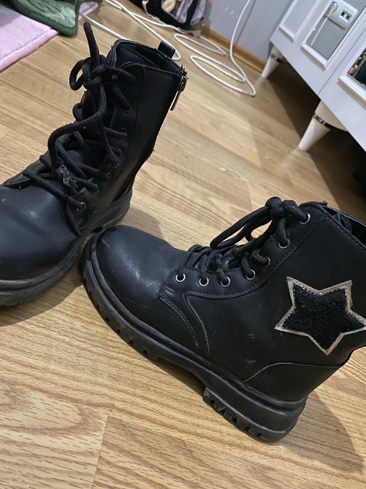 Siyah Deri Bağcıklı Bot kız çocuğu - Görsel 3