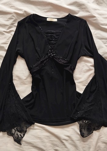 Siyah Dantel İşlemeli Gotik Bluz
