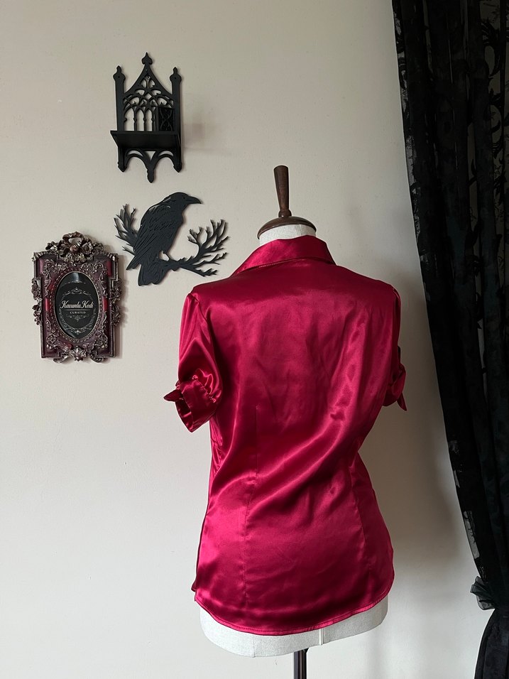 Burgundy Muse Saten Gotik Gömlek - Görsel 3