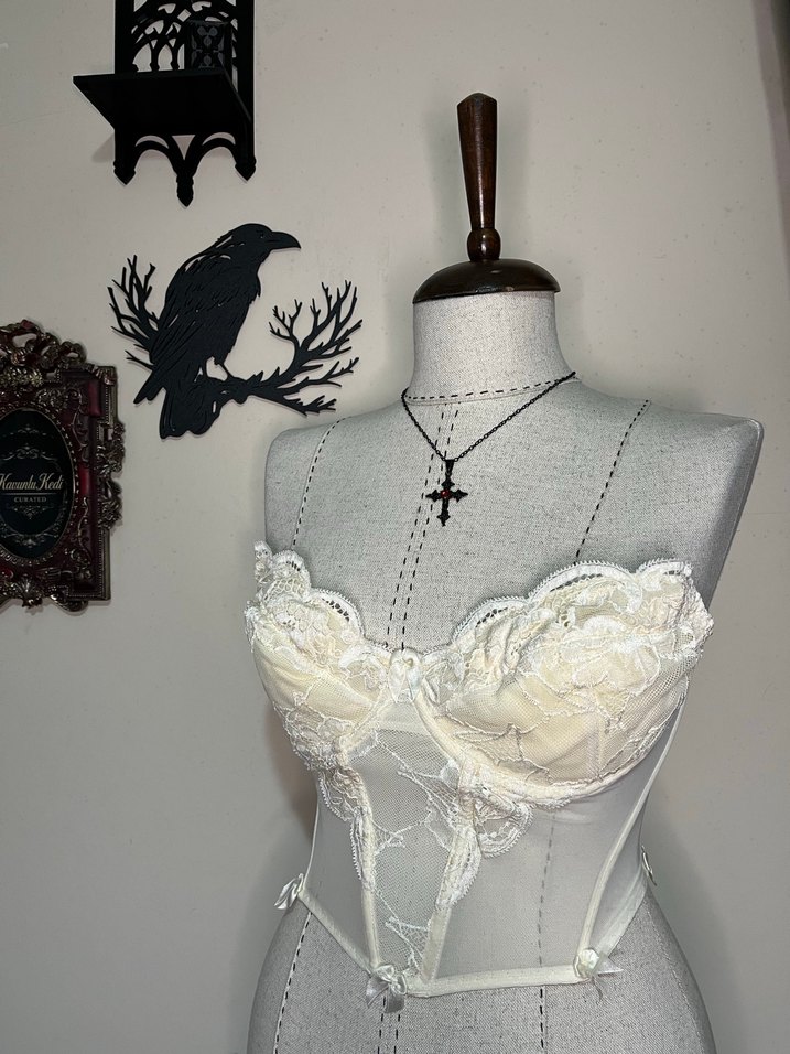 Soft Damnation Dantel Korse - Görsel 2