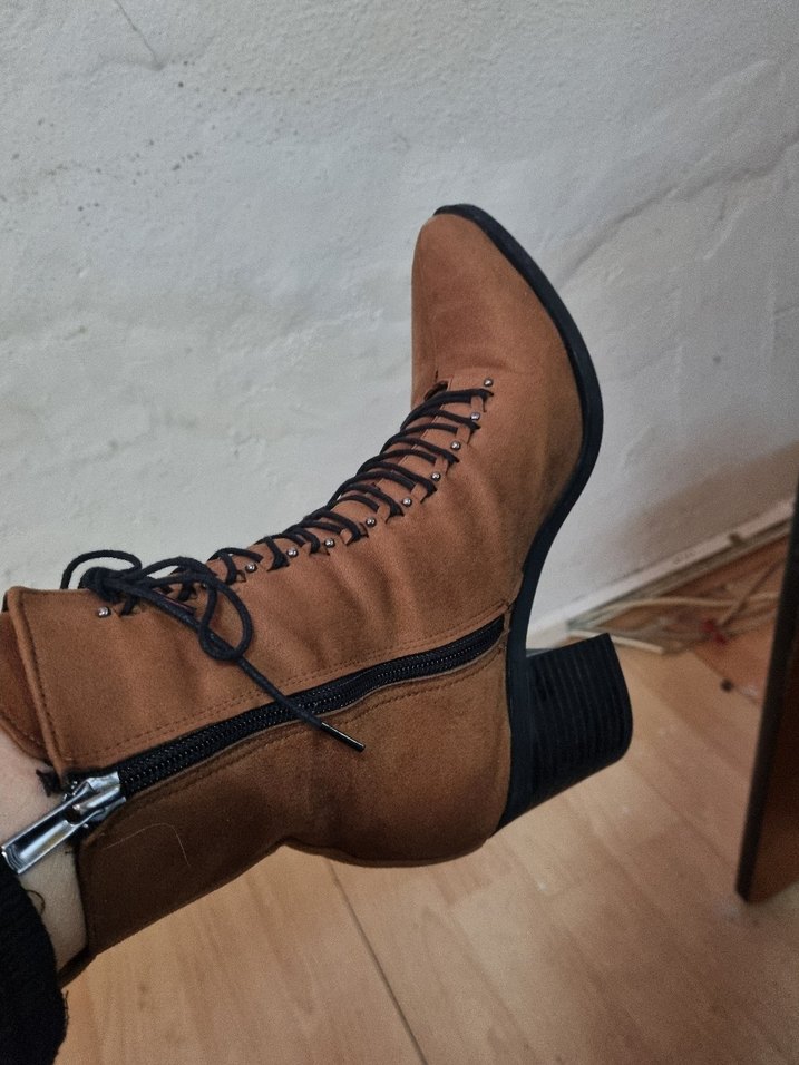 Kahverengi Süet Kadın Bot - Görsel 3