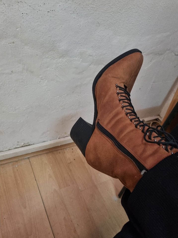 Kahverengi Süet Kadın Bot - Görsel 4