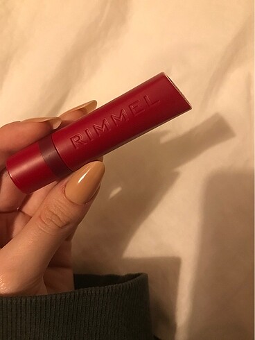 Rimmel London Bordo Ruj 810