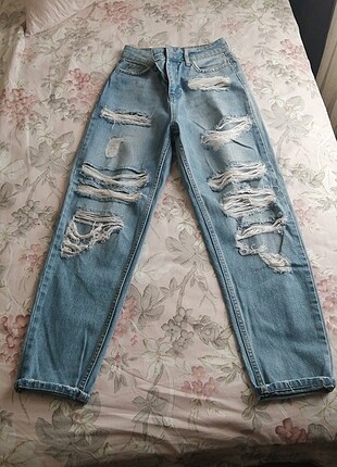 Yırtıklı Jean 