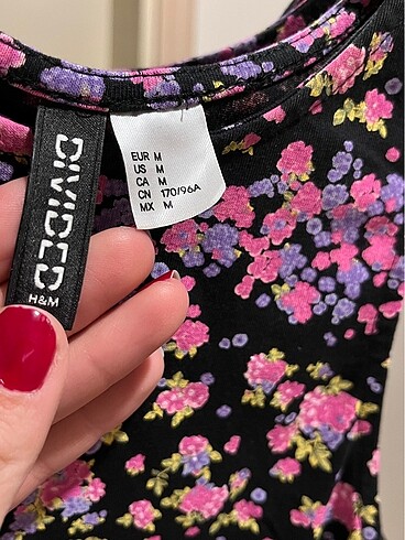 m Beden çeşitli Renk H&m, M medium beden, çiçekli, fırfır detay, kolsuz bluz