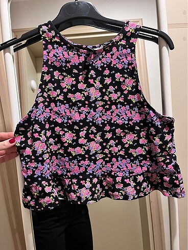 m Beden H&m, M medium beden, çiçekli, fırfır detay, kolsuz bluz